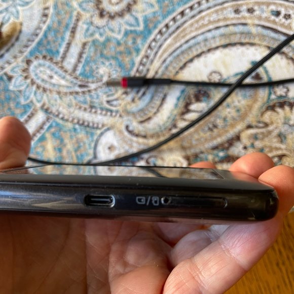 AT&T ZTE Mobile Hotspot router, puck, internet and charging cord - Picture 14 of 15